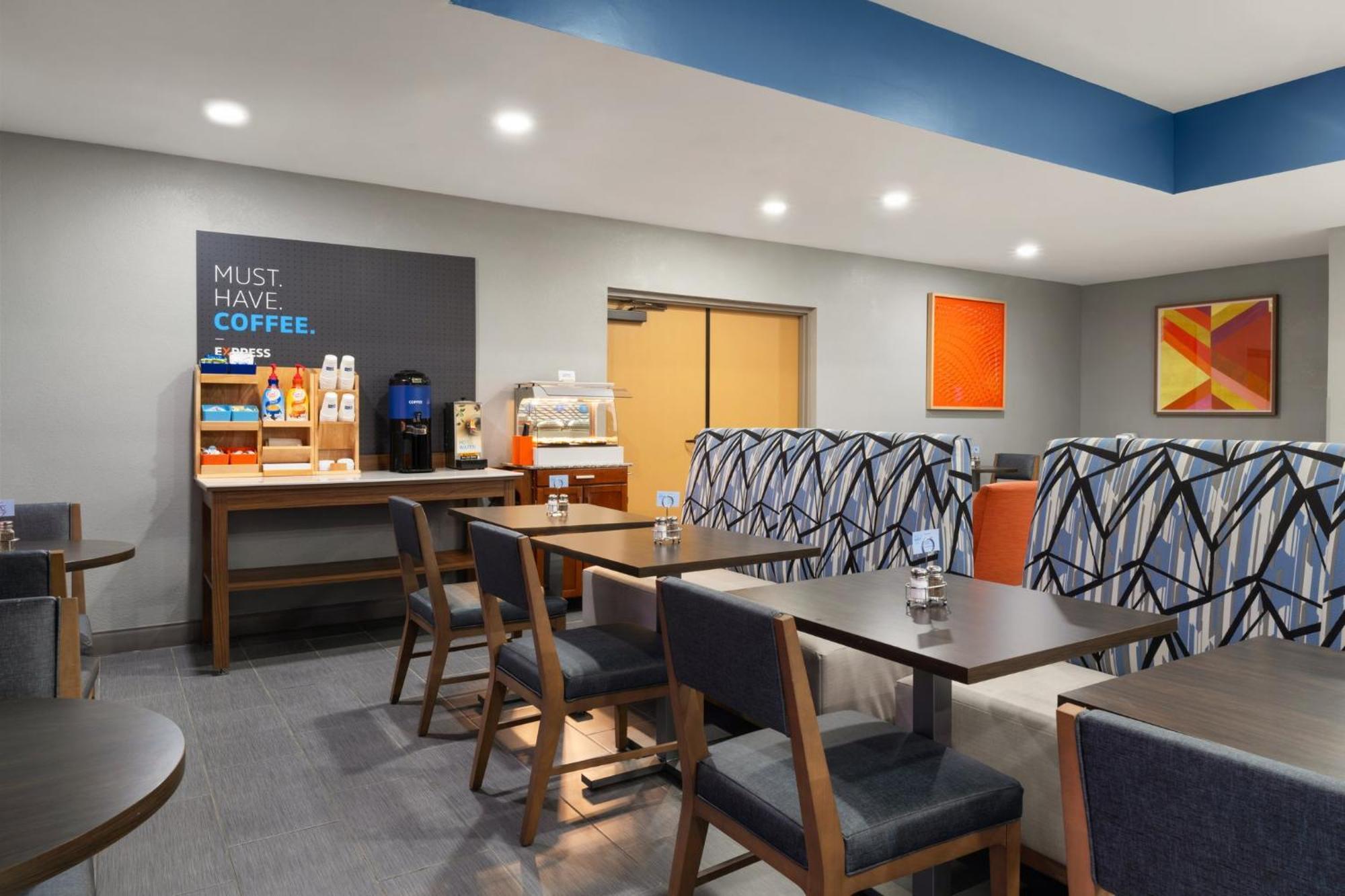 Holiday Express & By Ihg