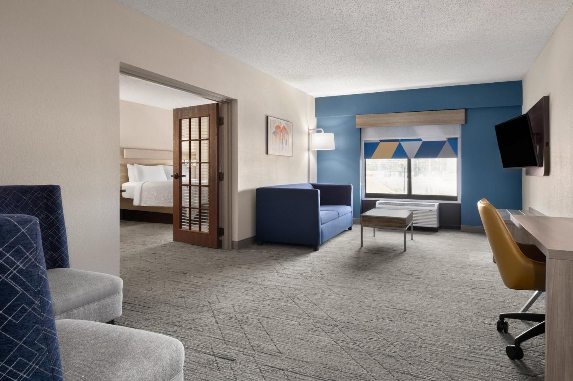 Holiday Express & By Ihg Hotel 2*